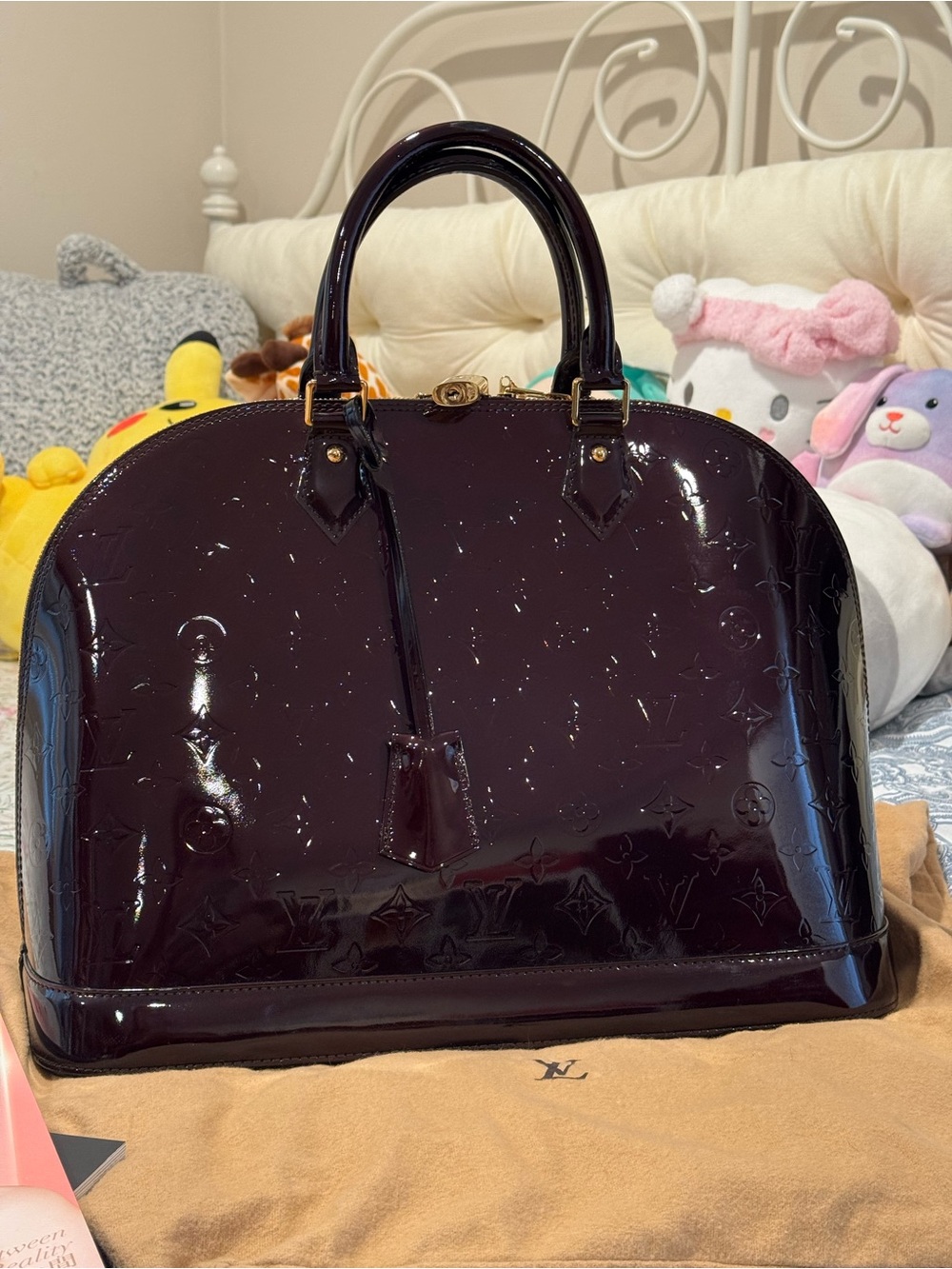 Louis Vuitton Vernis Alma GM Satchel in Deep Plum - Picture 3 of 10